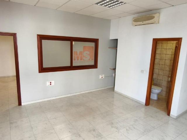 OFICINA A PIE DE CALLE