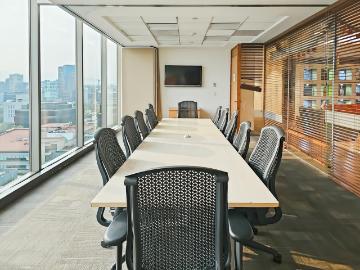 Oficina abierta en renta para 10 personas en Regus Palmas Torre Esmeralda II
