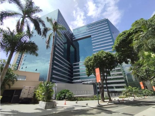 Oficina Alquiler/Venta C. Empresarial La Esmeralda Campo Alegre