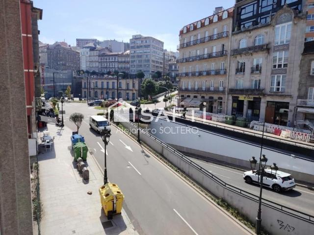 Oficina completamente exterior junto a Vialia Vigo