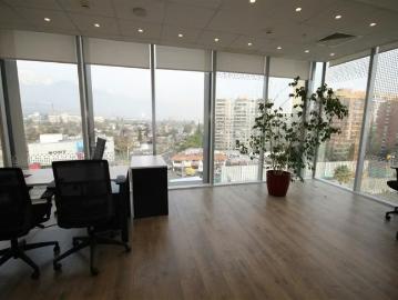 Oficina con vista panorámica a Kennedy y cercana al metro | Espacios por CLF 23.50 en Región Metropolitana