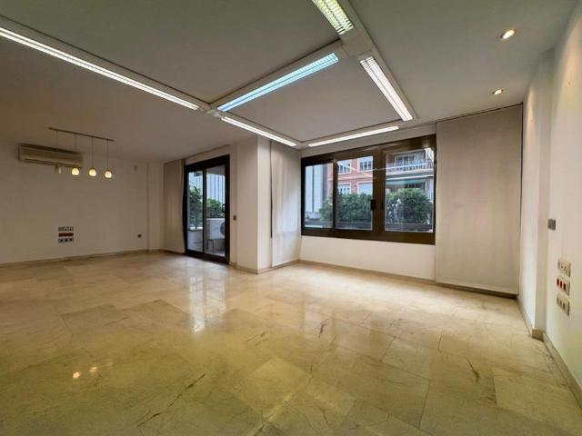 Oficina de alto standing de 198 mq en alquiler Valencia, España
