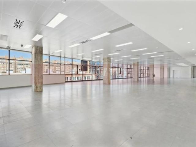Oficina de alto standing de 380 mq en alquiler Barcelona, España