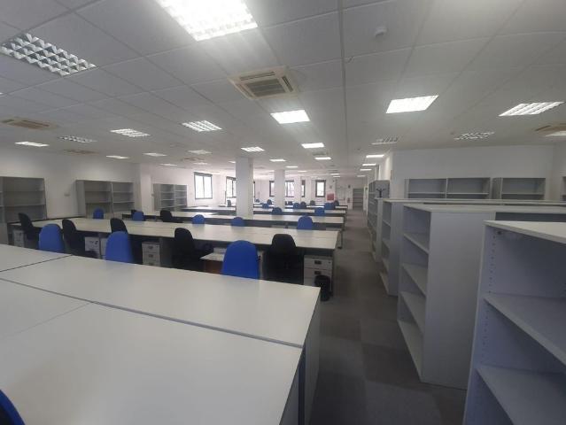 Oficina de alto standing de 770 mq en alquiler Sevilla, España