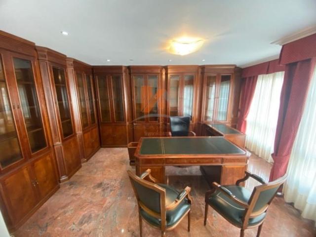 Exclusiva oficina de 190 mq en venta Santiago de Compostela, España