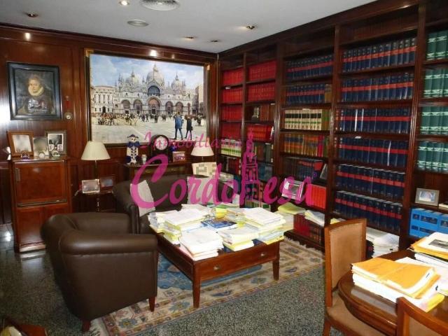 Oficina de lujo de 425 mq en venta Córdoba, Andalucía