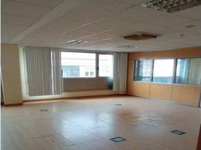 Oficina diáfana con parking y trasteros próximo al centro de Bilbao