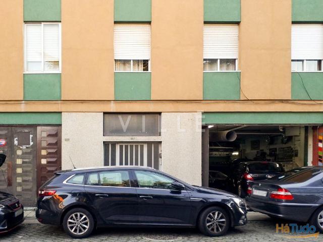 Oficina em funcionamento no centro da cidade do Porto | 26064039237