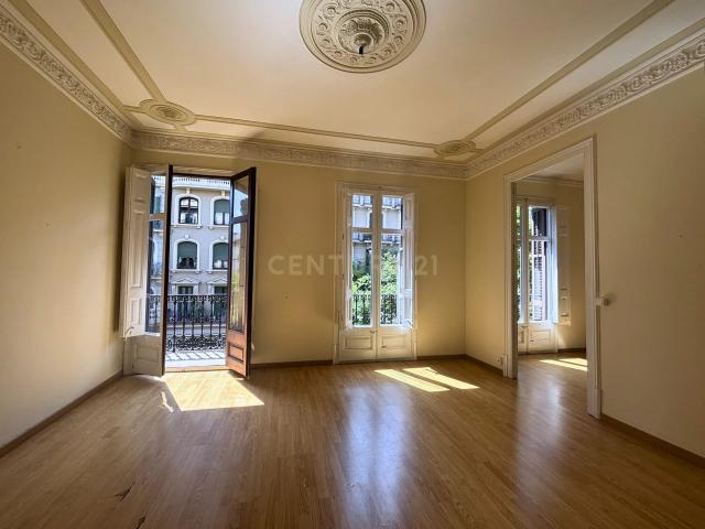 OFICINA EN ALQUILER A LA DRETA DE L'EIXAMPLE