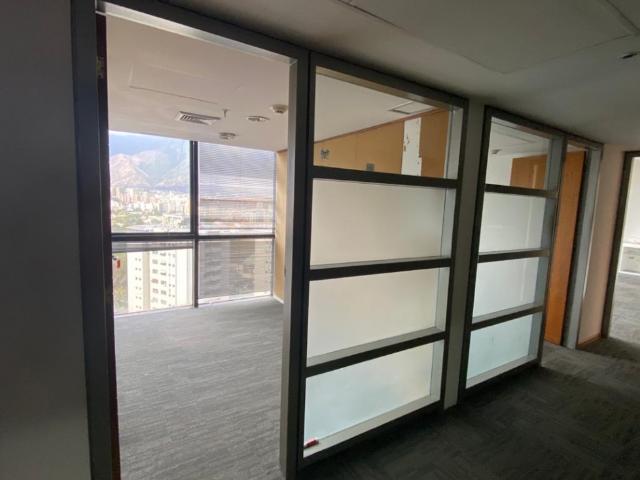 OFICINA EN ALQUILER _ C.C. MACARACUAY PLAZA PISO 6 IZQ