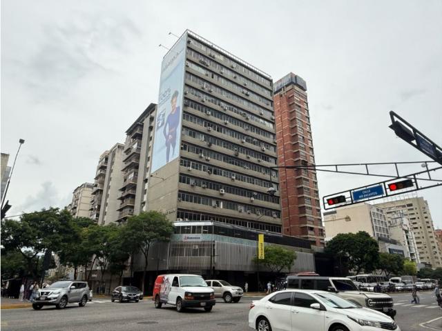 OFICINA EN ALQUILER CHACAO SERVICIOS INCLUIDOS