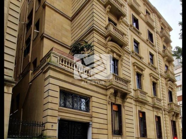 Oficina en alquiler de 382 mtr2 exterior a tres fachadas en pleno centro de la Ciudad muy bien comunicada