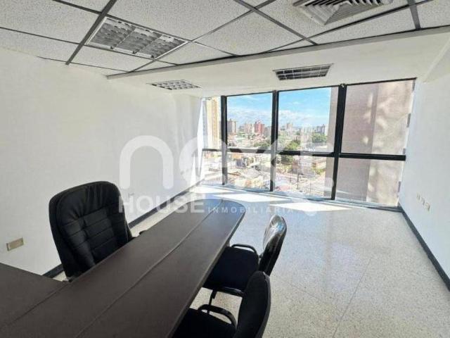 Oficina en Alquiler en Maracaibo Zulia 150 m2. 6 hab