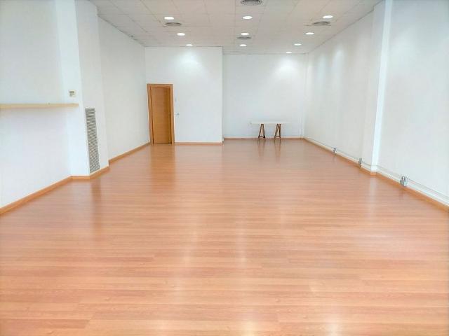 Oficina en alquiler en Mataró, de 89 m² por 900