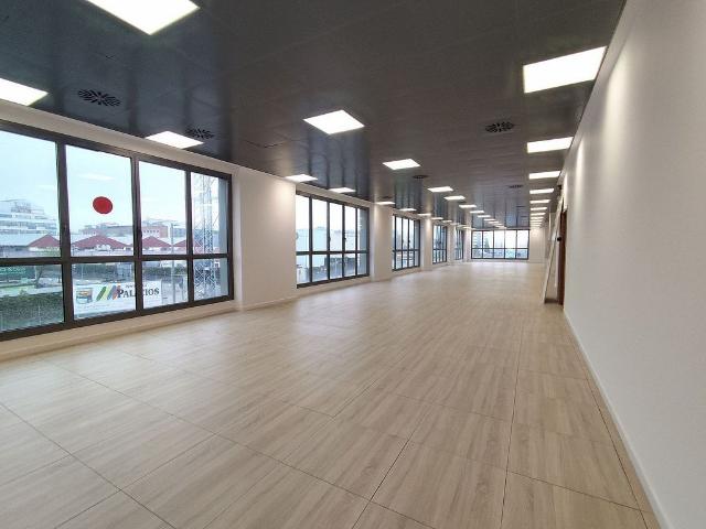 Oficina en alquiler en avenida De Barcelona, Sant Joan Despí, de 300 m² por 3.000