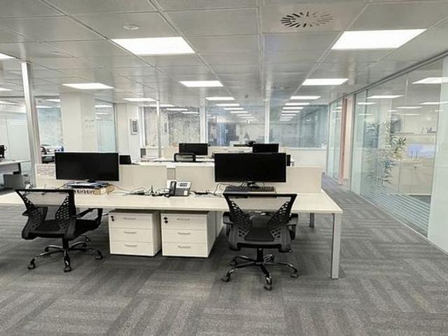 Oficina en alquiler en avenida De Josep Tarradellas, Barcelona, de 168 m² por 3.192