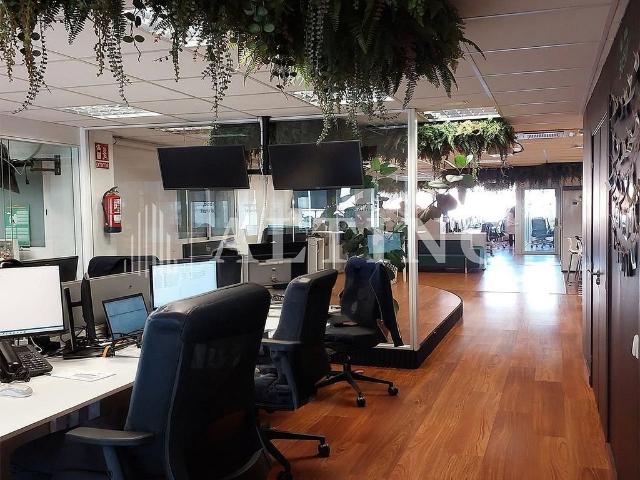 Oficina en alquiler en avenida De la Granvia de L'hospitalet, Barcelona, de 288 m² por 3.400