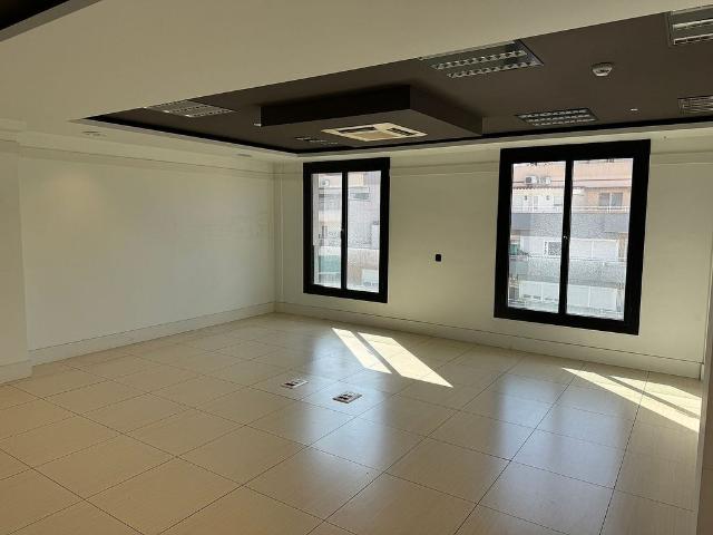 Oficina en alquiler en avenida De Madrid, Barcelona, de 453 m² por 5.895