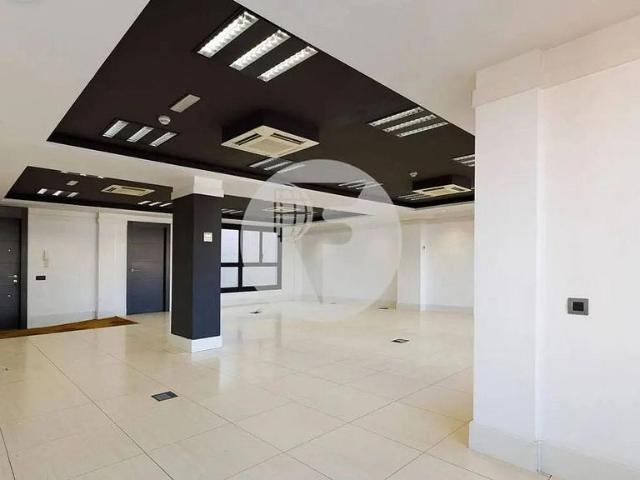 Oficina en alquiler en avenida De Madrid, Barcelona, de 104 m² por 1.348