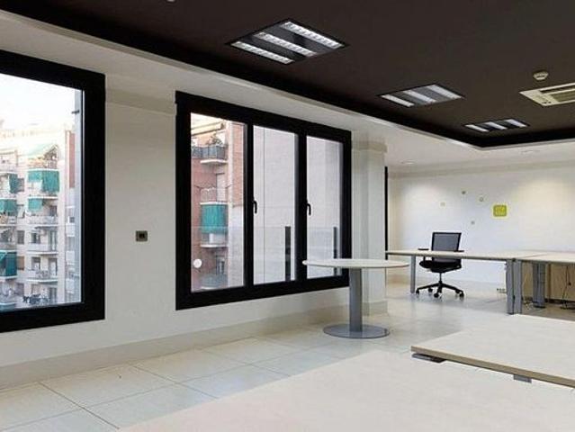 Oficina en alquiler en avenida De Madrid, Barcelona, de 106 m² por 1.375