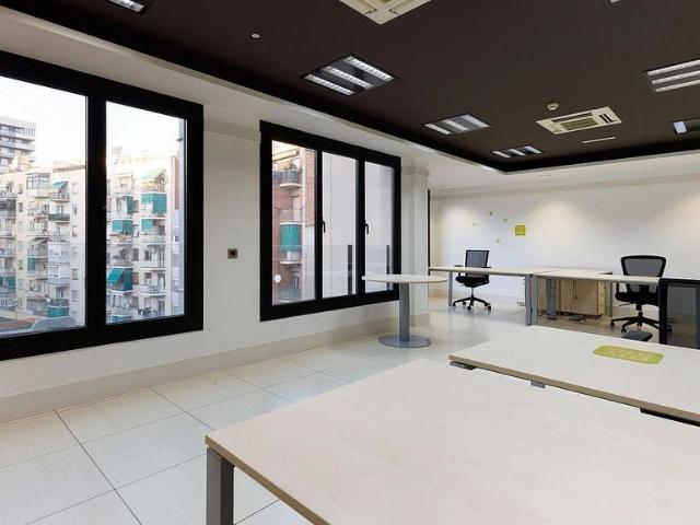 Oficina en alquiler en avenida De Madrid, Barcelona, de 106 m² por 1.375