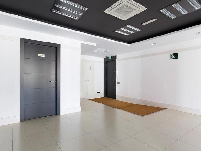 Oficina en alquiler en avenida De Madrid, Barcelona, de 120 m² por 1.620