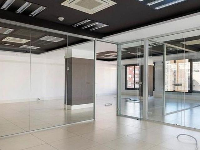 Oficina en alquiler en avenida De Madrid, Barcelona, de 125 m² por 1.625