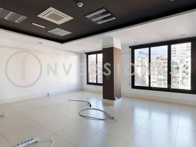 Oficina en alquiler en avenida De Madrid, Barcelona, de 125 m² por 1.626