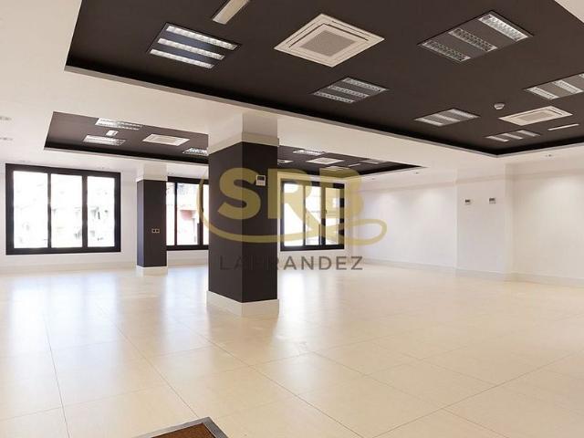 Oficina en alquiler en avenida De Madrid, Barcelona, de 125 m² por 1.626