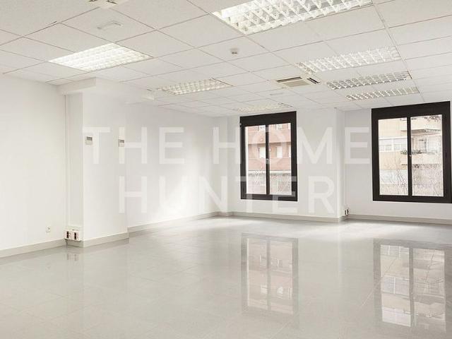Oficina en alquiler en avenida De Madrid, Barcelona, de 195 m² por 3.395