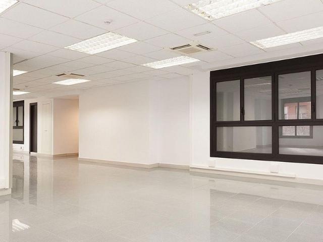 Oficina en alquiler en avenida De Madrid, Barcelona, de 215 m² por 2.843