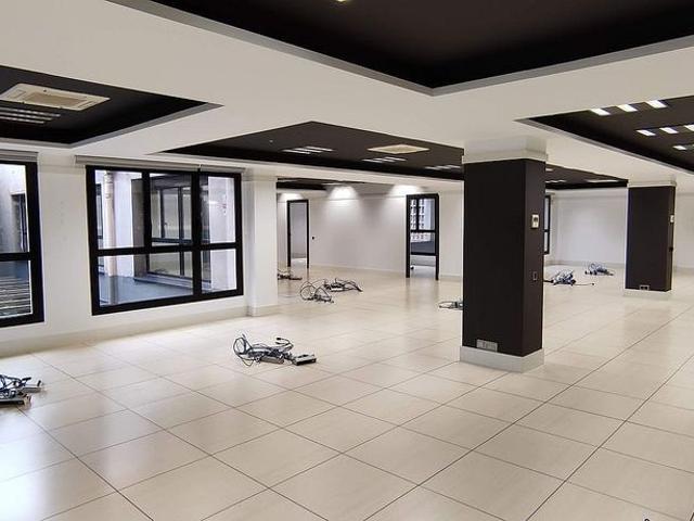 Oficina en alquiler en avenida De Madrid, Barcelona, de 379 m² por 4.927