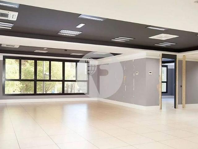 Oficina en alquiler en avenida De Madrid, Barcelona, de 379 m² por 4.946