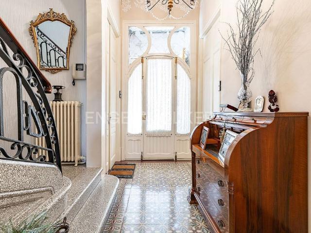 Oficina en alquiler en avenida De Martí Pujol, Badalona, de 230 m² por 4.900