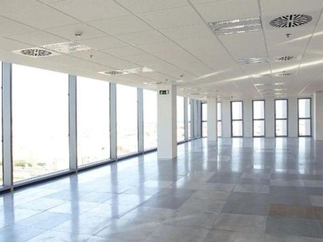 Oficina en alquiler en avenida De Rio de Janeiro, Barcelona, de 515 m² por 6.180