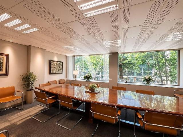 Oficina en alquiler en avenida Diagonal, Barcelona, de 160 m² por 900