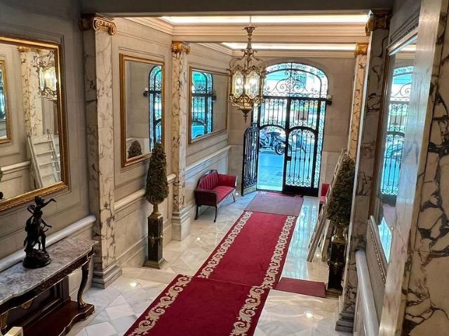 Oficina en alquiler en avenida Diagonal, Barcelona, de 195 m² por 4.000