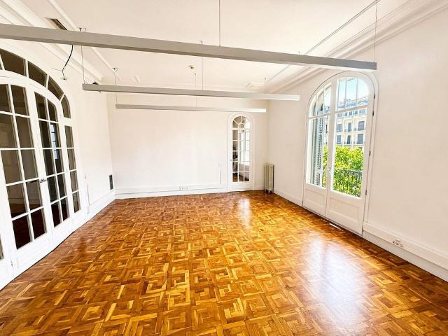 Oficina en alquiler en avenida Diagonal, Barcelona, de 208 m² por 4.800