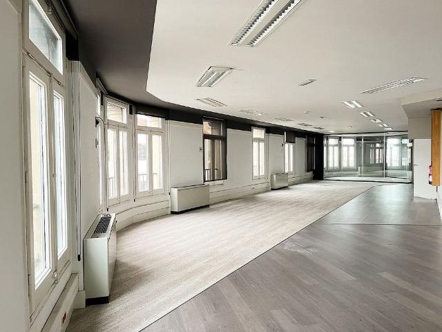 Oficina en alquiler en avenida Diagonal, Barcelona, de 464 m² por 7.894