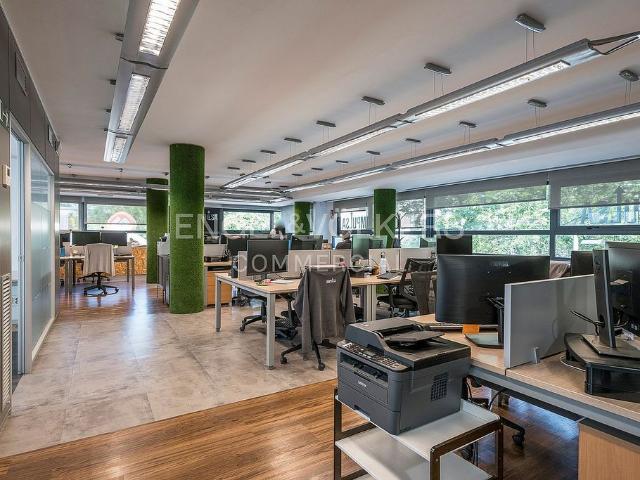 Oficina en alquiler en avenida Meridiana, Barcelona, de 255 m² por 4.350