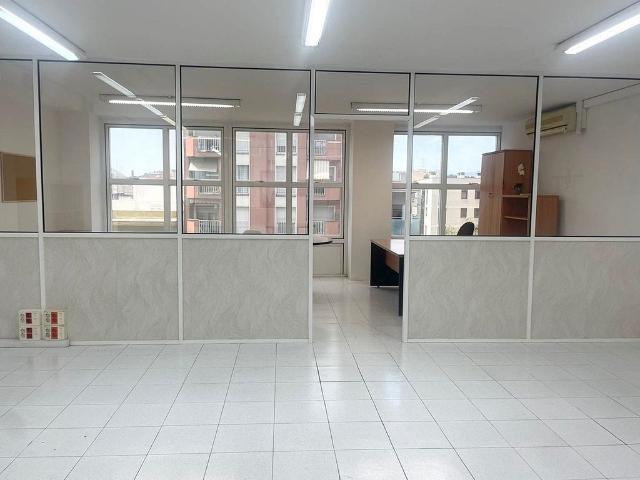 Oficina en alquiler en avenida Sant Esteve, Granollers, de 80 m² por 480