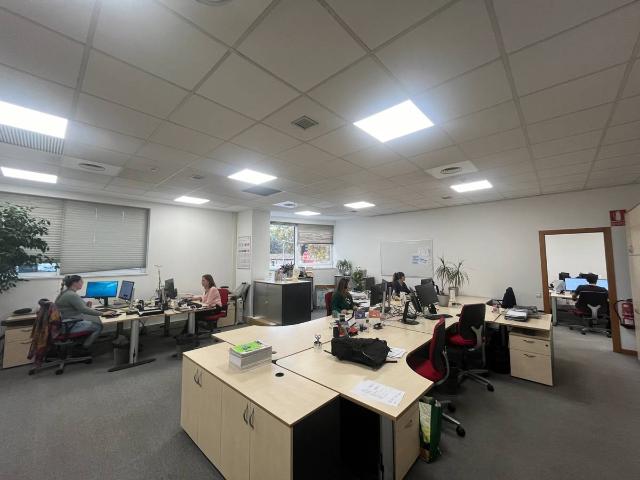 Oficina en Alquiler en Almeda El Corte Inglés