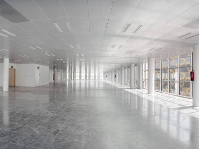 Oficina en Alquiler en Almeda El Corte Inglés
