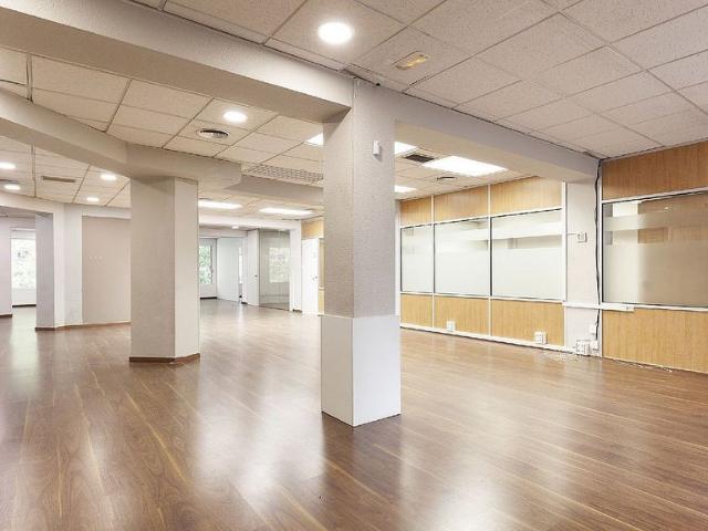 Oficina en alquiler en Barcelona, de 410 m² por 3.480