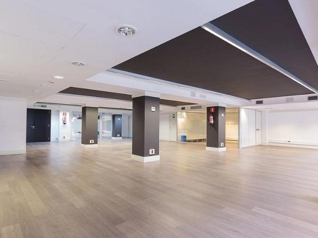 Oficina en alquiler en Barcelona, de 477 m² por 6.264
