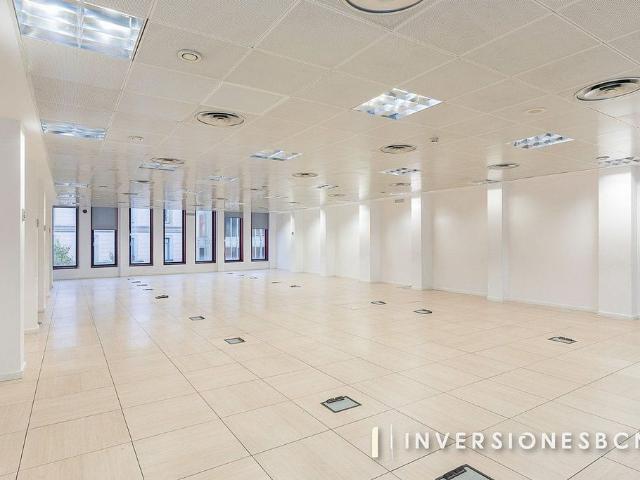 Oficina en alquiler en Barcelona, de 480 m² por 8.944