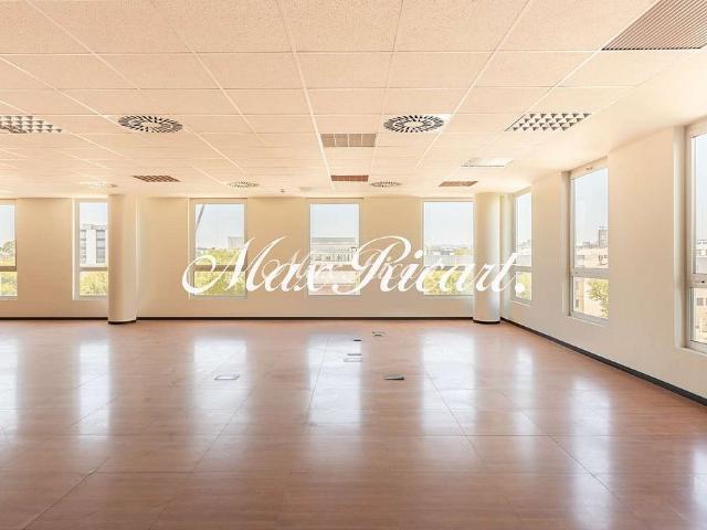 Oficina en alquiler en Barcelona, de 567 m² por 7.080