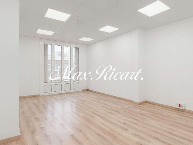 Oficina en alquiler en Barcelona, de 63 m² por 1.320