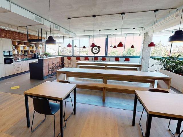 Oficina en alquiler en Barcelona, de 999 m² por 18.000