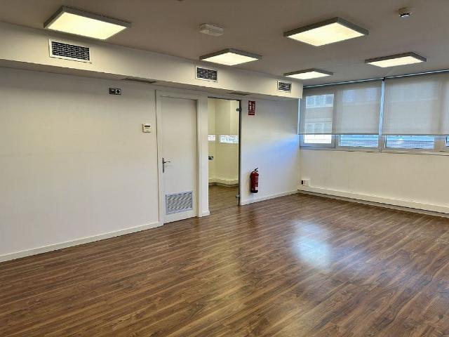 Oficina en alquiler en Barcelona, de 105 m² por 1.365
